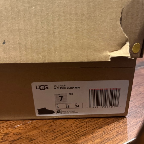 UGG ~ Black Ultra Mini ~ Women’s Size 7 - Picture 6 of 6
